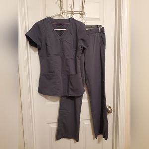 Healing Hands Scrubs size small